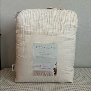 NWT King Textured Chambray Comforter & Sham Set
Natural - Casaluna